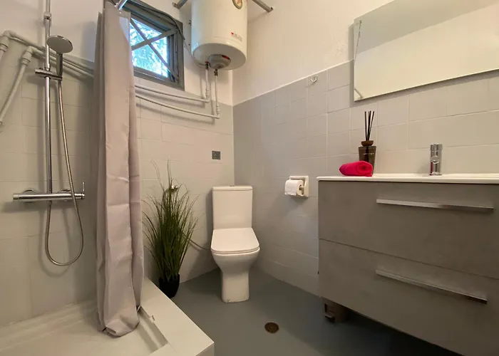 Nero Vilă Nea Plagia